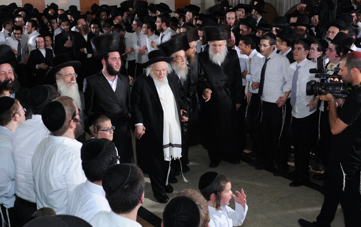 הרב הירשמן חיתן, מאות חגגו • צפו