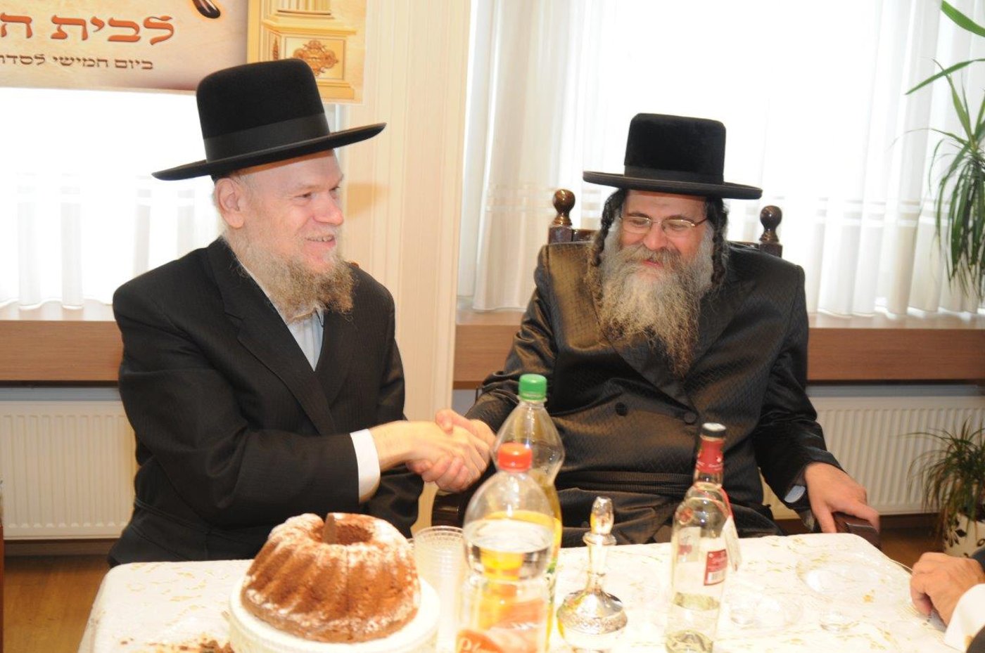 אנטוורפן: ספר תורה חדש הוכנס לבית הכנסת הישן