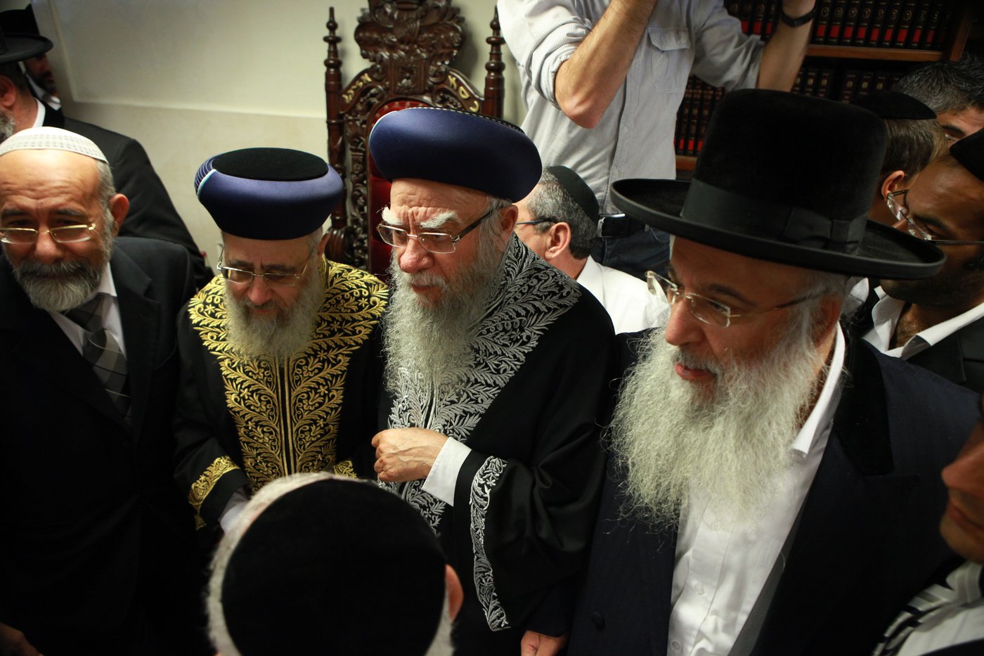מי ישב סנדק? צפו ב"עימות" בין הרב יצחק יוסף לרב משה יוסף