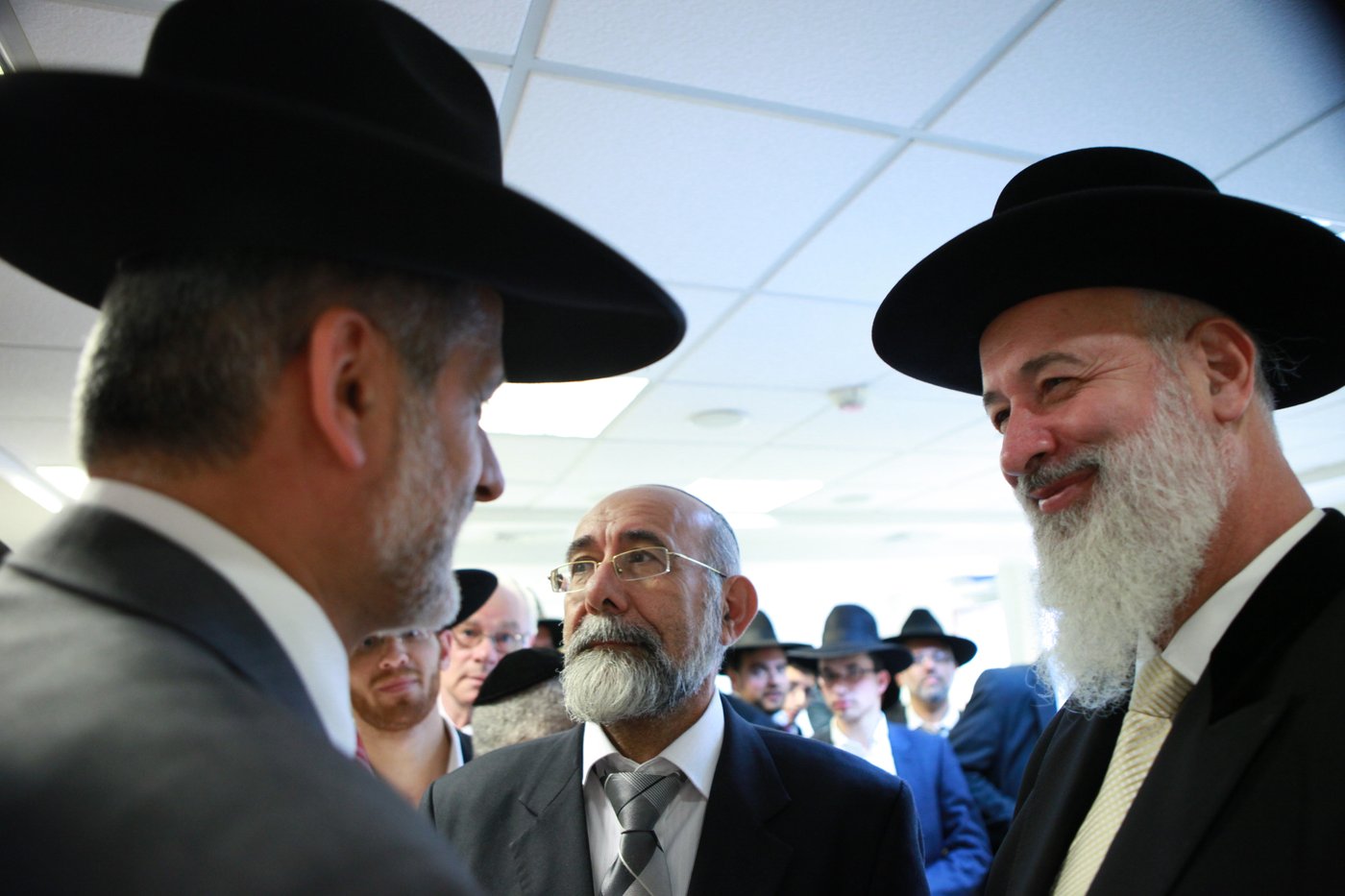 מי ישב סנדק? צפו ב"עימות" בין הרב יצחק יוסף לרב משה יוסף