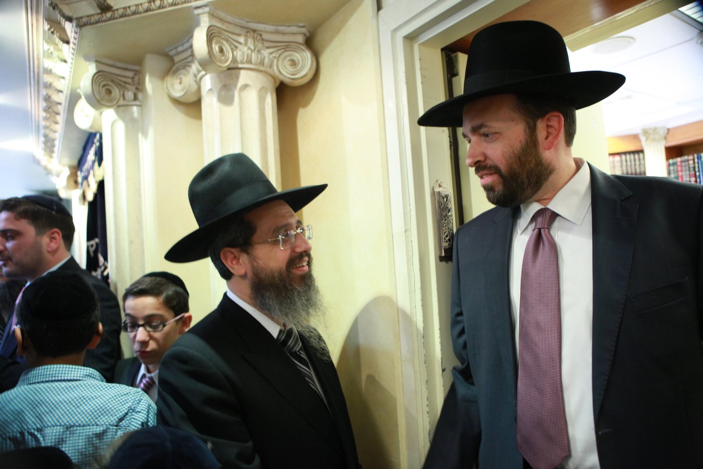 מי ישב סנדק? צפו ב"עימות" בין הרב יצחק יוסף לרב משה יוסף