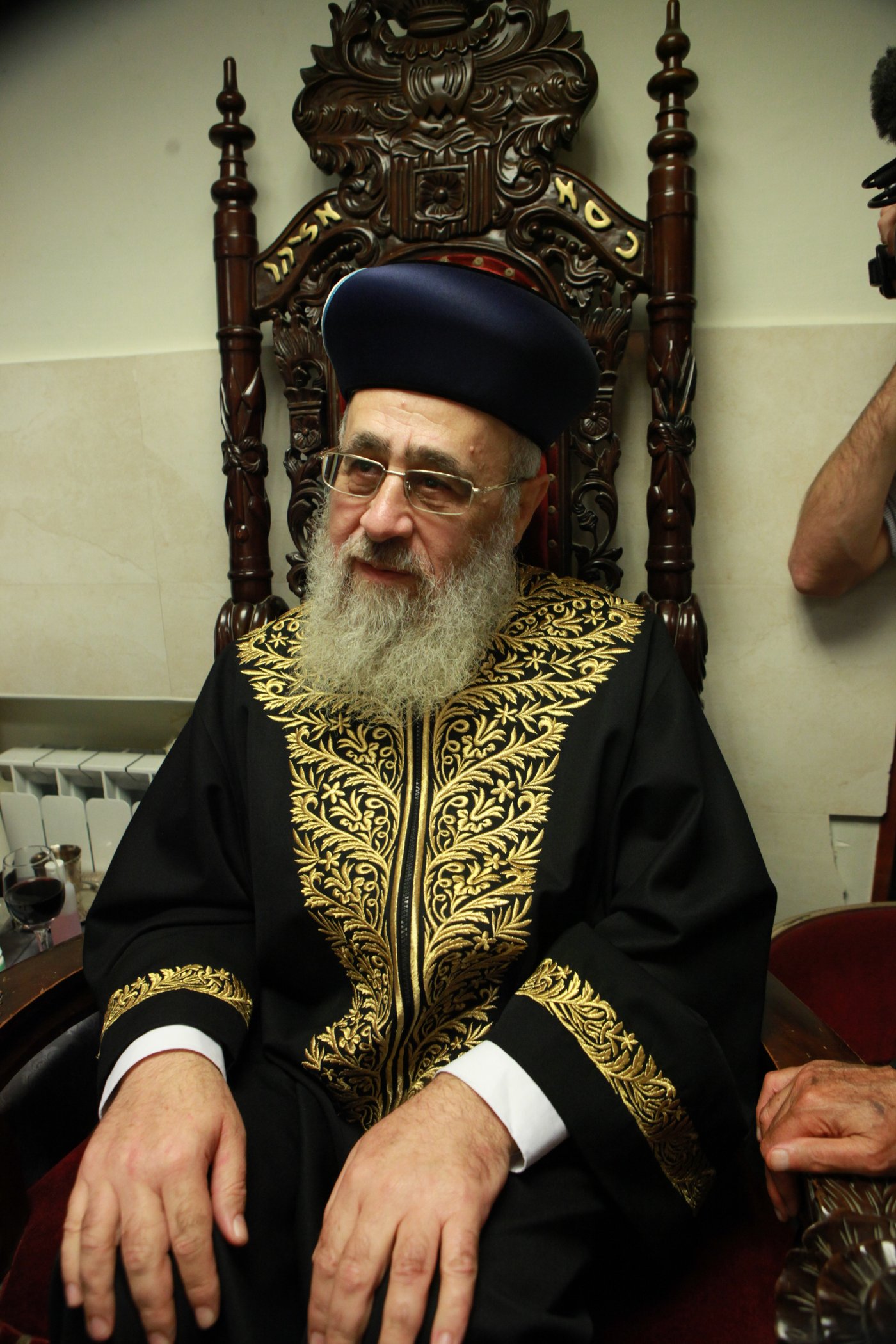 מי ישב סנדק? צפו ב"עימות" בין הרב יצחק יוסף לרב משה יוסף