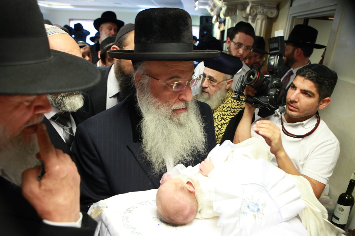 מי ישב סנדק? צפו ב"עימות" בין הרב יצחק יוסף לרב משה יוסף