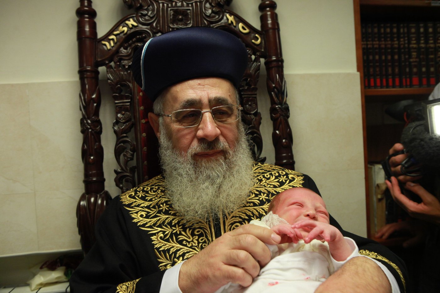 מי ישב סנדק? צפו ב"עימות" בין הרב יצחק יוסף לרב משה יוסף