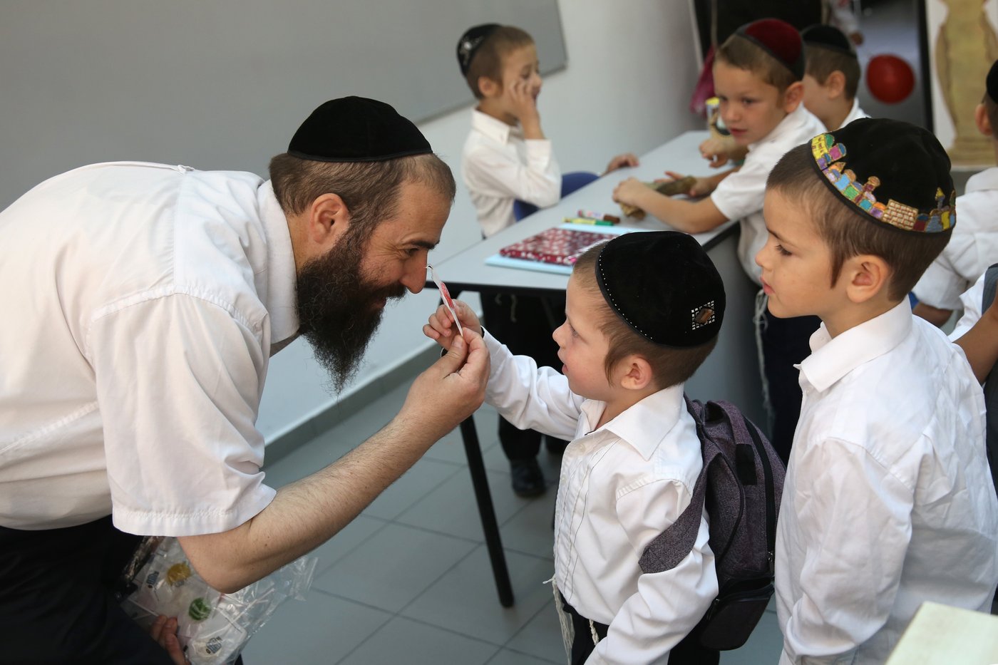 תיעוד מרגש: פתיחת שנת לימודים בחיידר בביתר עילית