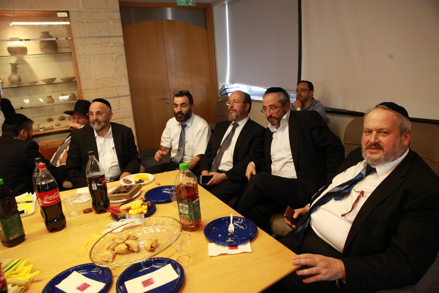 סגן ראש העיר ירושלים צביקה כהן חגג יום הולדת בלשכתו בעירייה