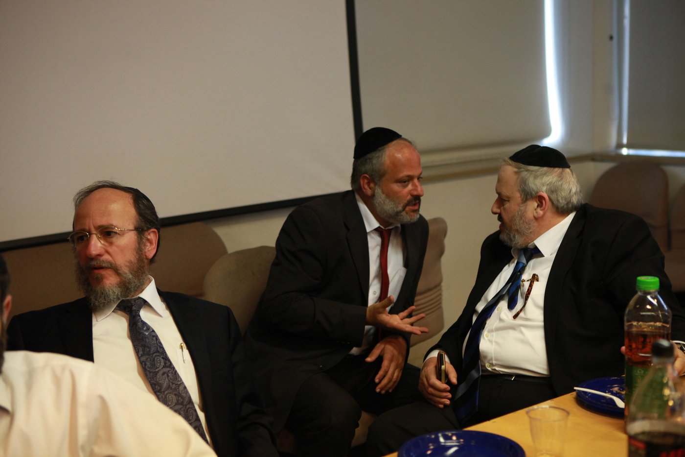 סגן ראש העיר ירושלים צביקה כהן חגג יום הולדת בלשכתו בעירייה