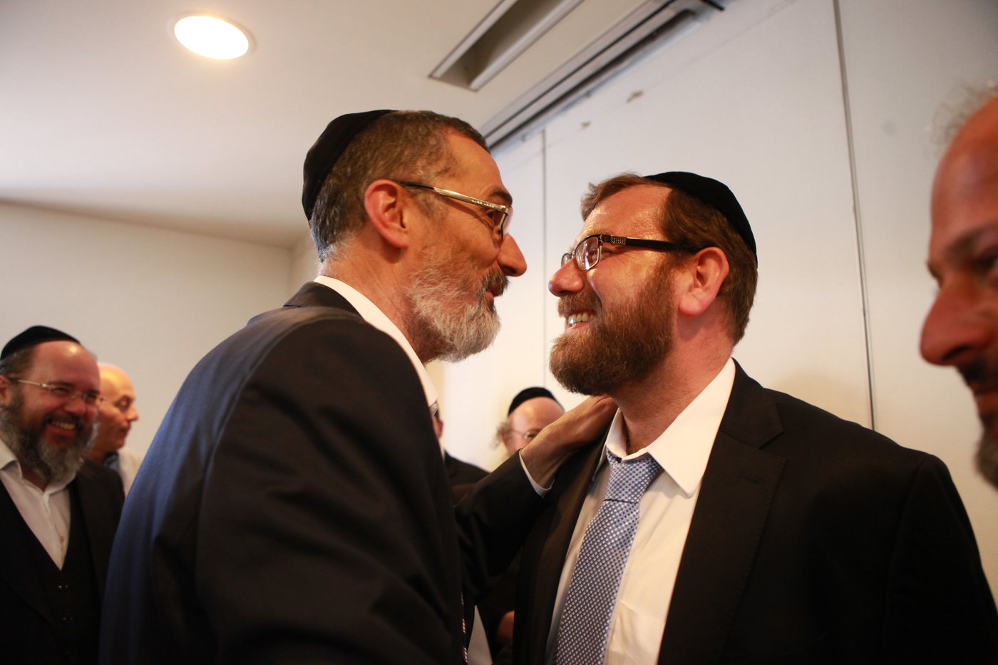 סגן ראש העיר ירושלים צביקה כהן חגג יום הולדת בלשכתו בעירייה
