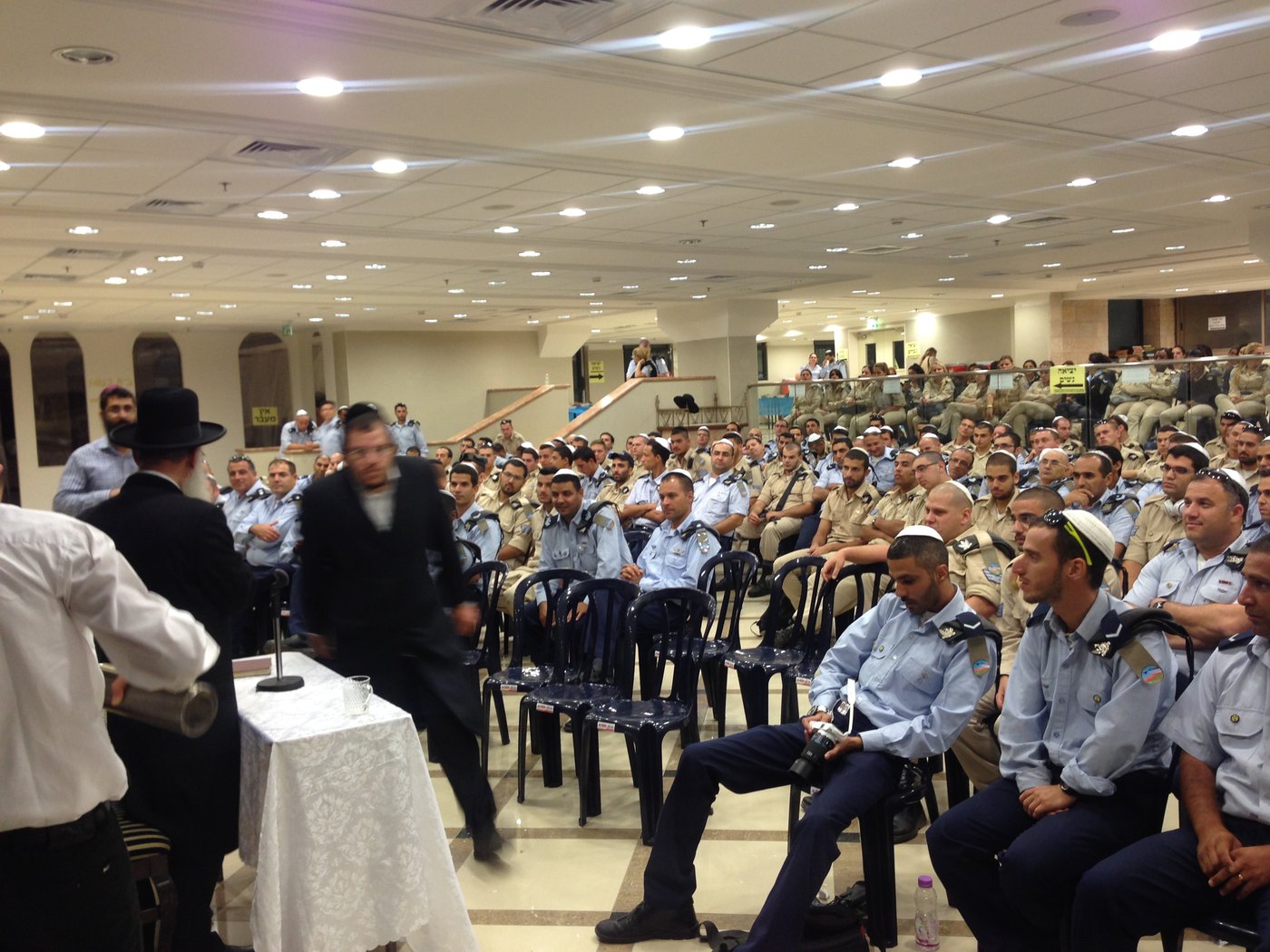 חצות לילה: מאות אנשי חיל האוויר בסליחות בישיבת "אור החיים"
