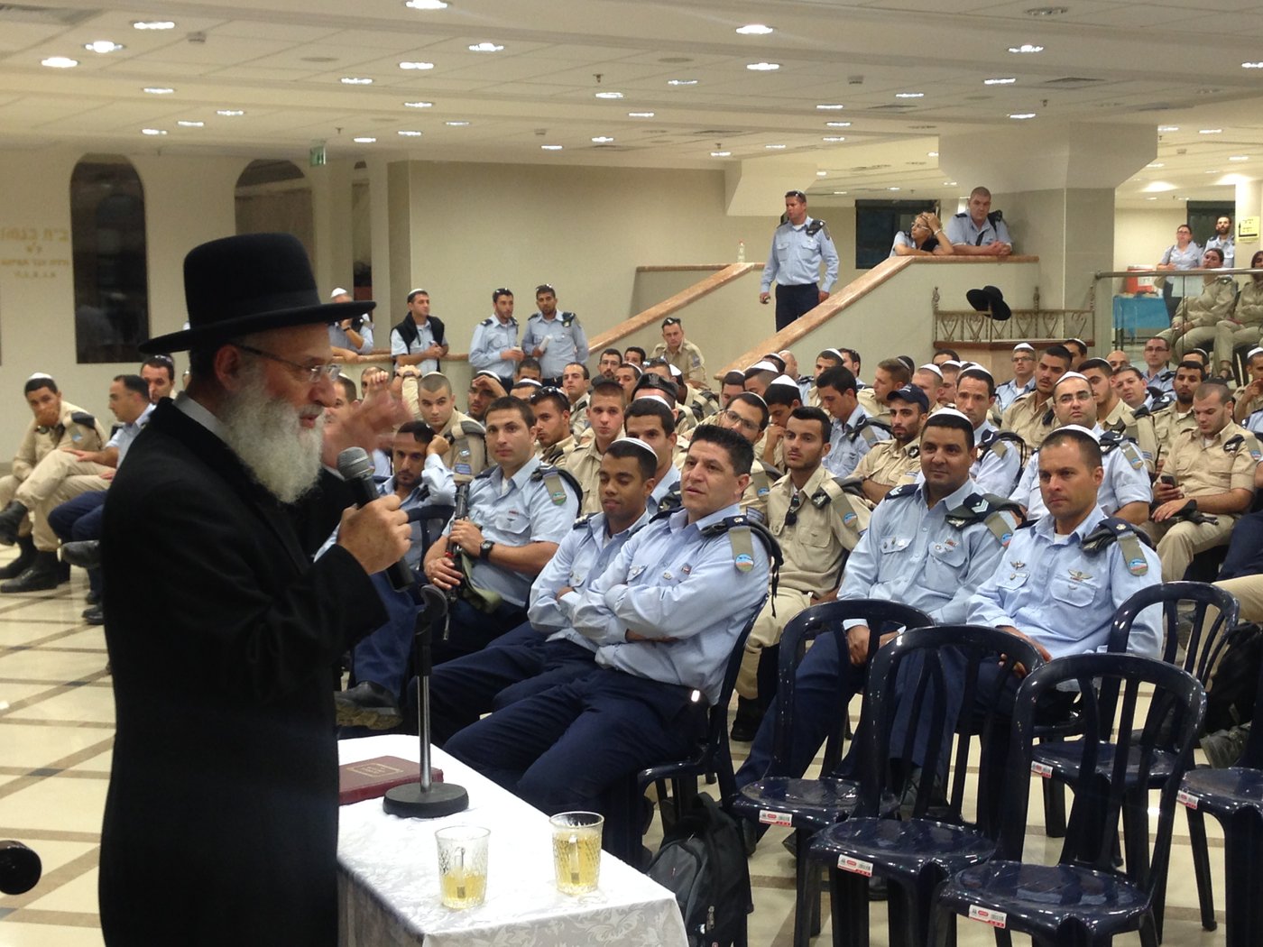 חצות לילה: מאות אנשי חיל האוויר בסליחות בישיבת "אור החיים"