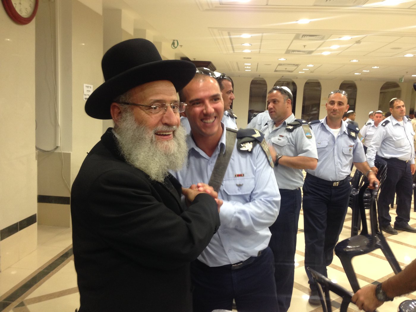 חצות לילה: מאות אנשי חיל האוויר בסליחות בישיבת "אור החיים"