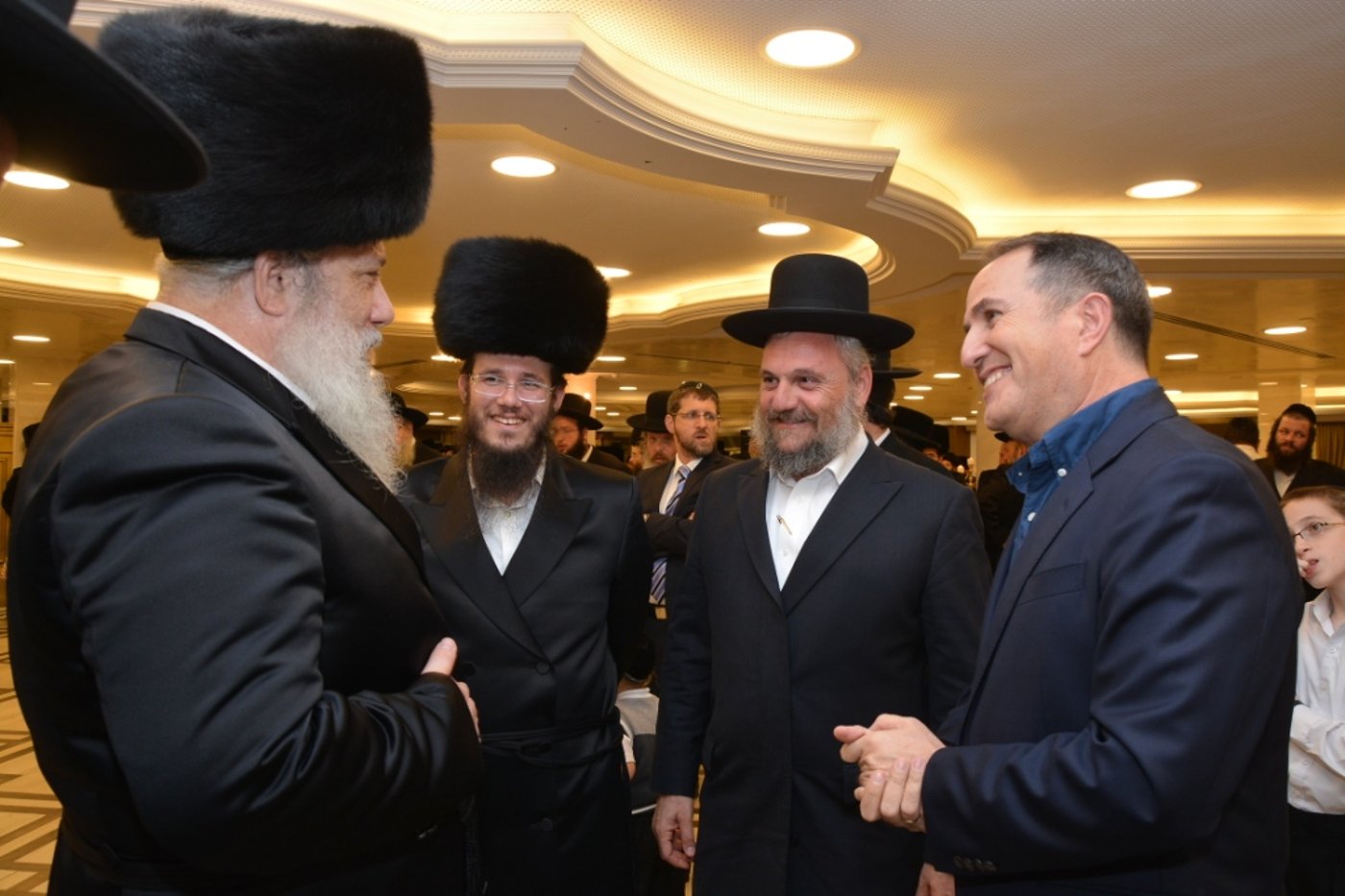 גלריה: חנוך זייברט חיתן, כולם התייצבו לאחל מזל טוב