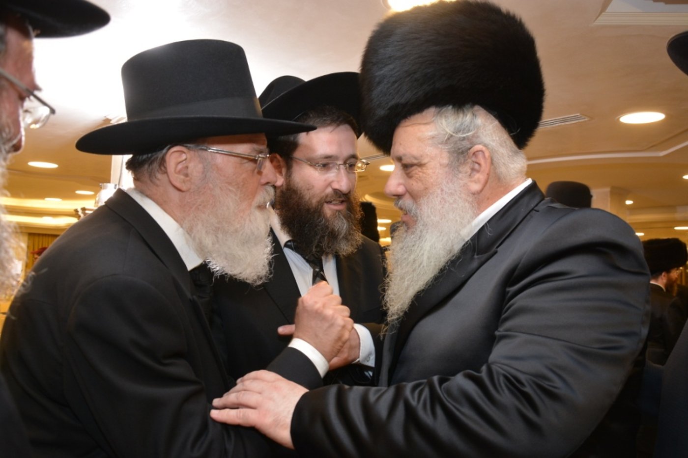 גלריה: חנוך זייברט חיתן, כולם התייצבו לאחל מזל טוב