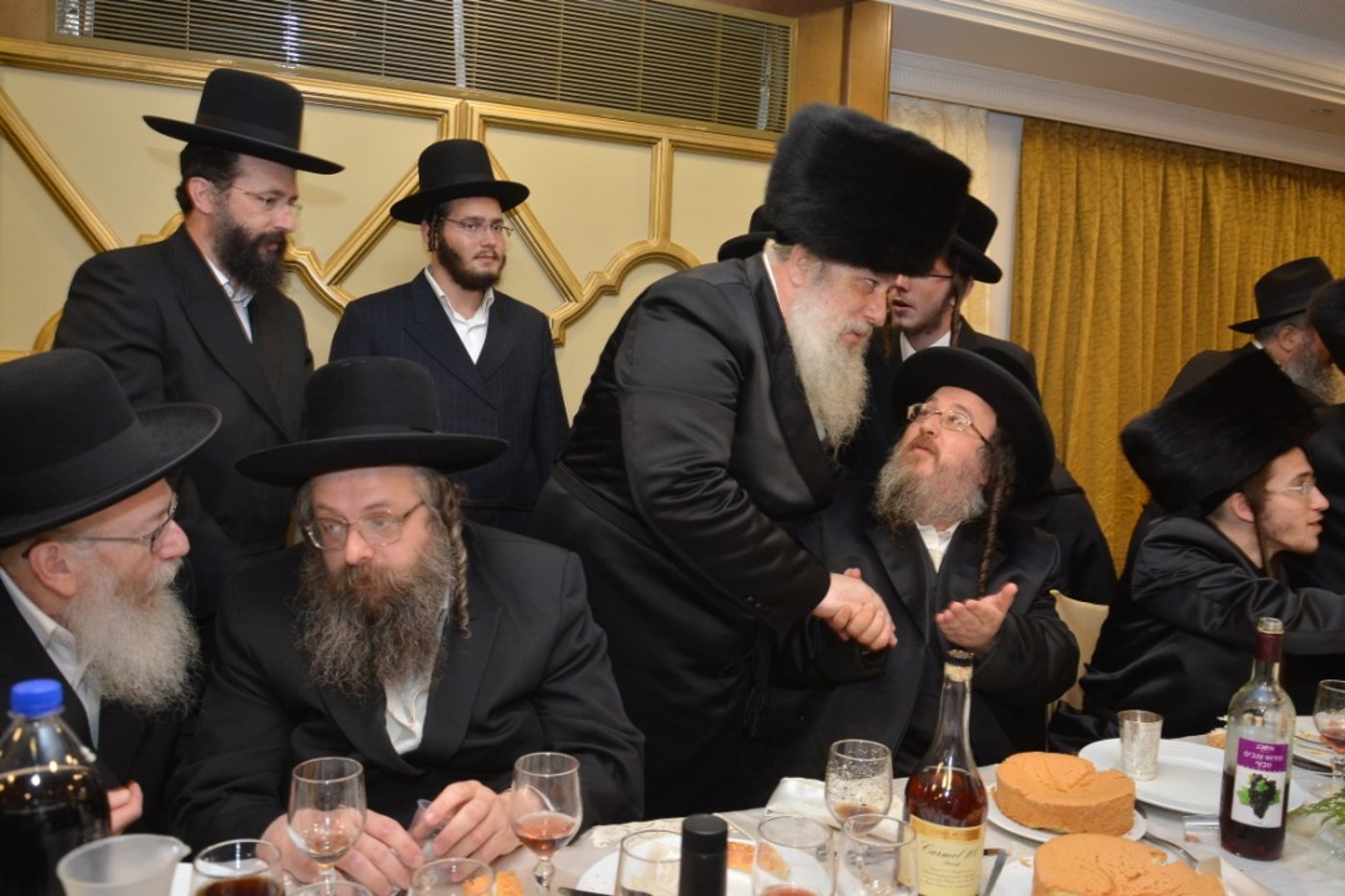 גלריה: חנוך זייברט חיתן, כולם התייצבו לאחל מזל טוב