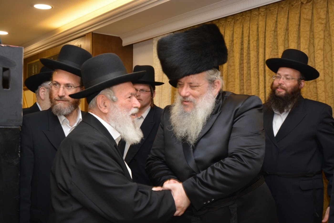 גלריה: חנוך זייברט חיתן, כולם התייצבו לאחל מזל טוב