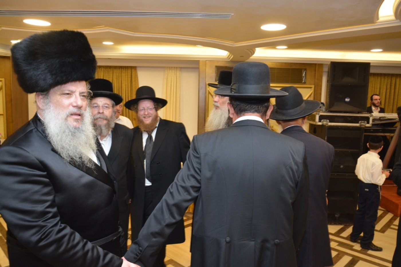 גלריה: חנוך זייברט חיתן, כולם התייצבו לאחל מזל טוב