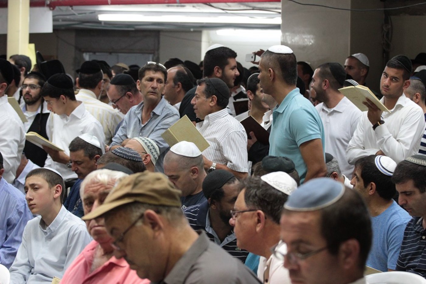 צפו בגלריה: אלפים בסליחות בישיבת 'אור החיים'