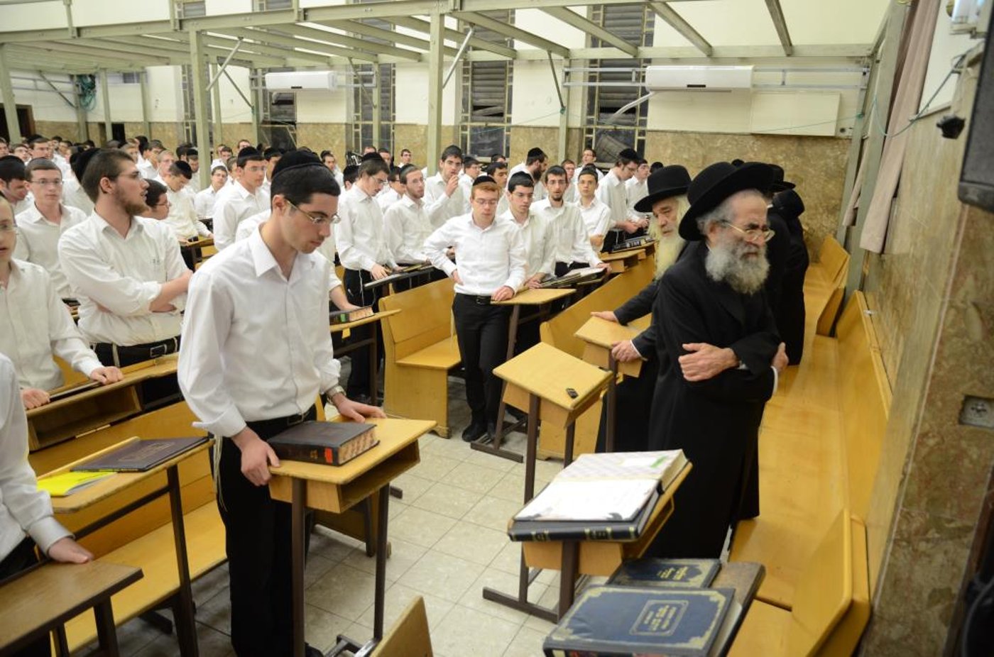 פוניבז': שיעור כללי לזכר מייסד הישיבה