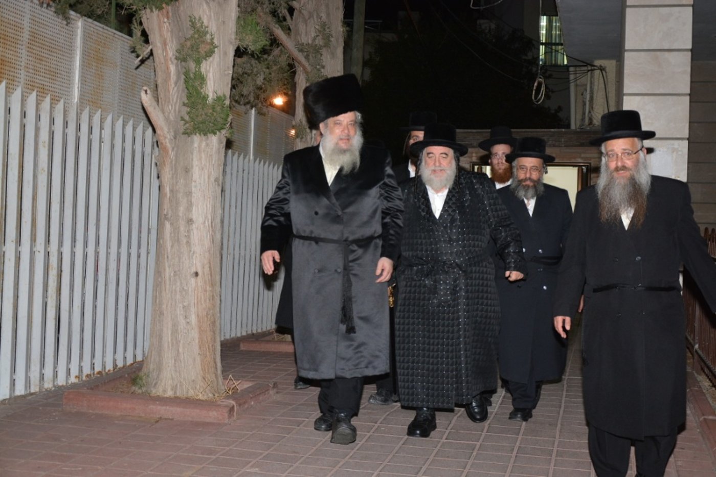 גלריה: אדמו"רים ורבנים בשבע ברכות לבן חנוך זייברט