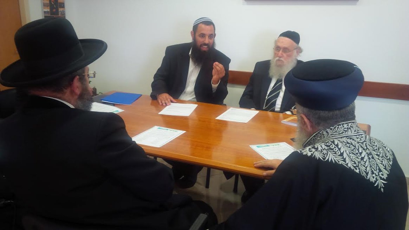 הגר"י יוסף נגד הרב דוד סתיו: "רוצה לגייר בקלות"