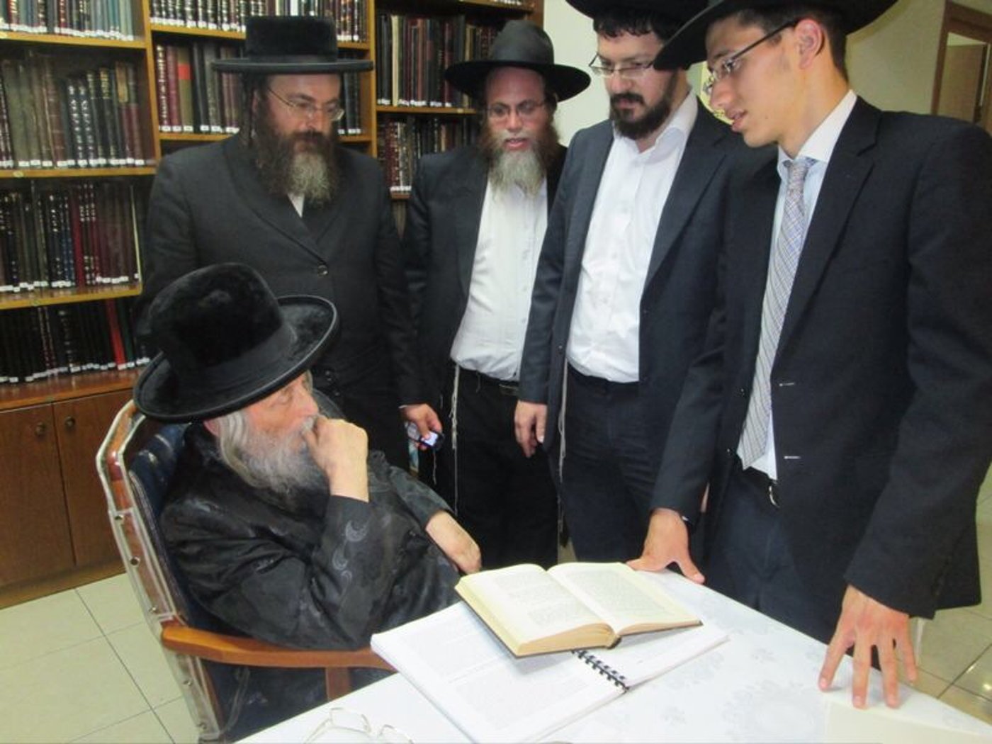 סרבן הגיוס החרדי פנחס ויינשטיין ביקר בבתי הרבנים