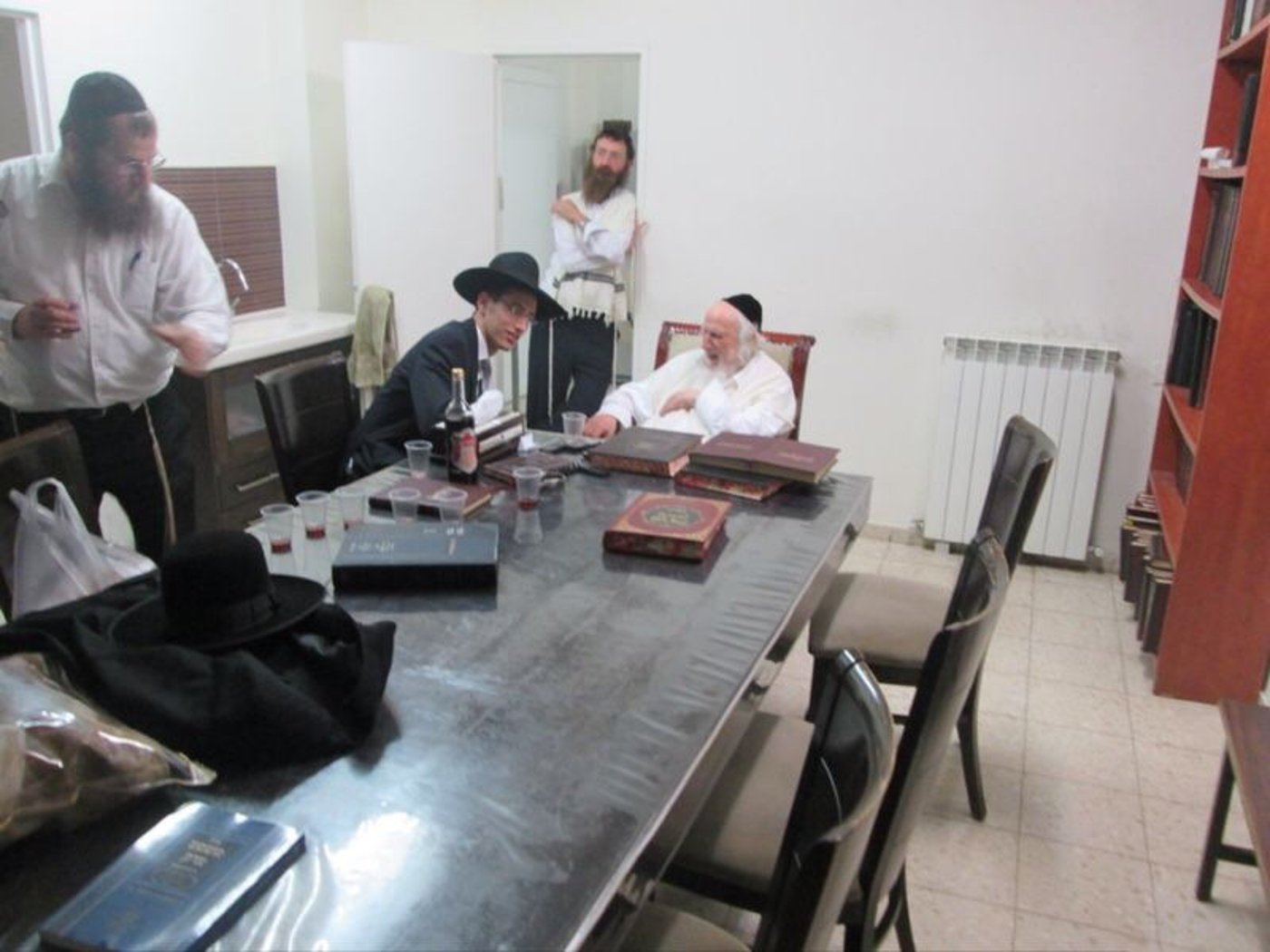 סרבן הגיוס החרדי פנחס ויינשטיין ביקר בבתי הרבנים