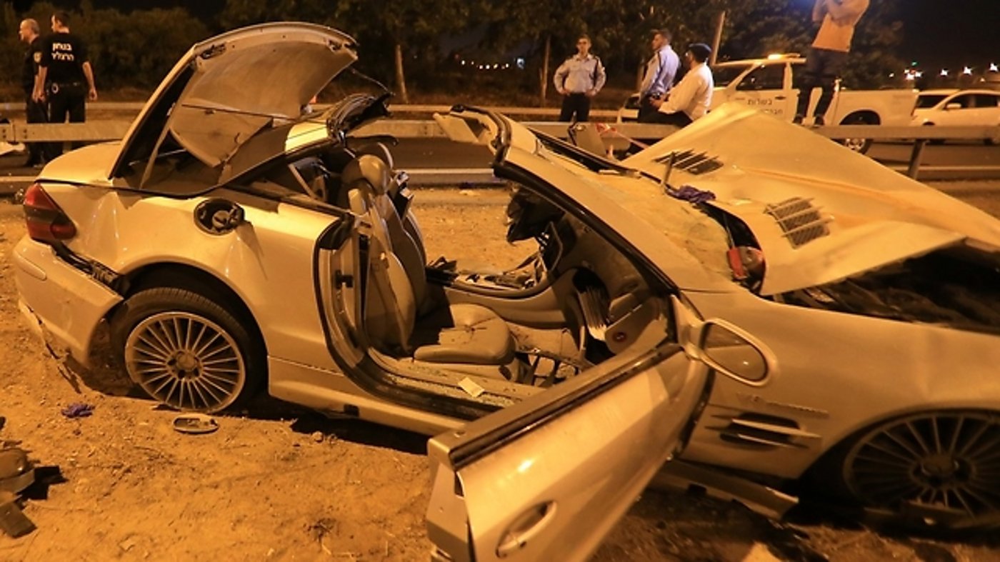המרצדס לאחר התאונה