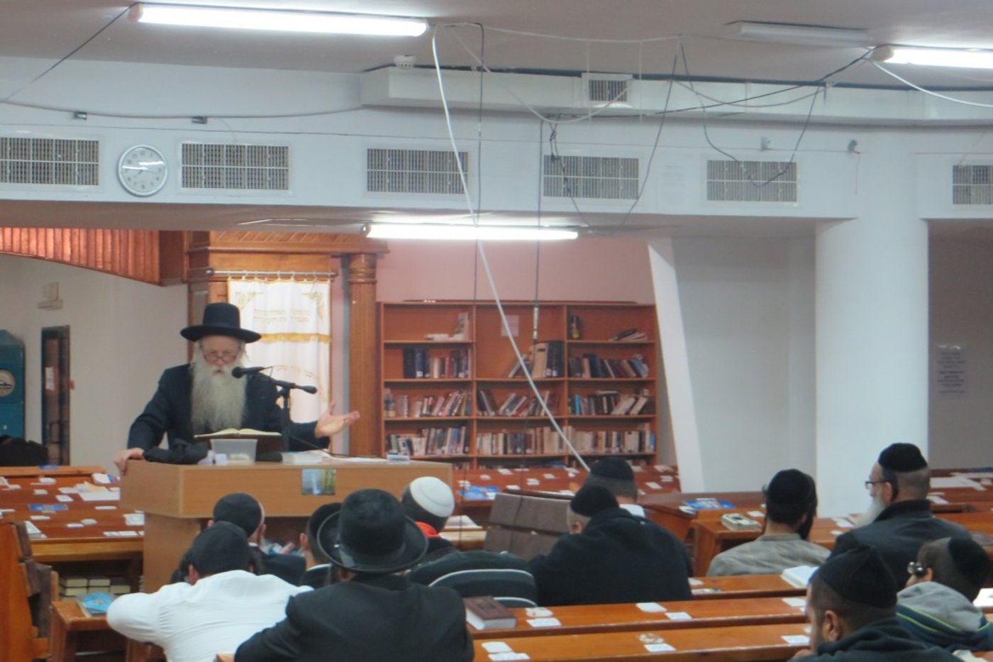 ערב ראש השנה: עשרות אלפי חסידים באומן • צפו בתיעוד מהציון