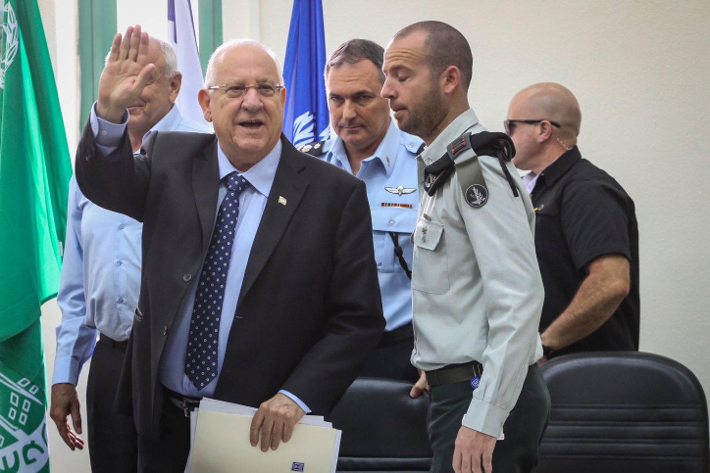 בשיא הטלטלה: הנשיא רובי ריבלין בא לחזק את המשטרה