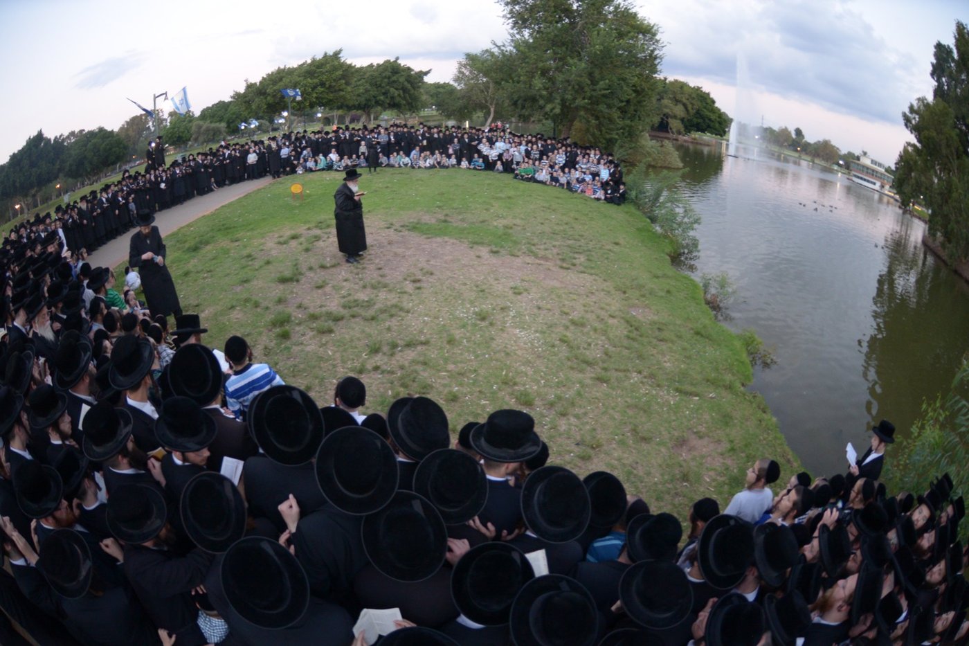 תיעוד: האדמו"ר מויז'ניץ ב'תשליך'