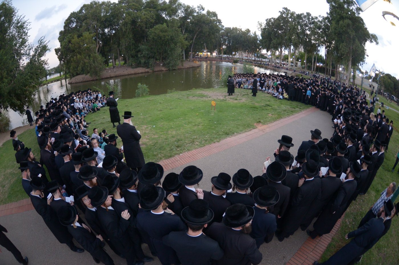 תיעוד: האדמו"ר מויז'ניץ ב'תשליך'