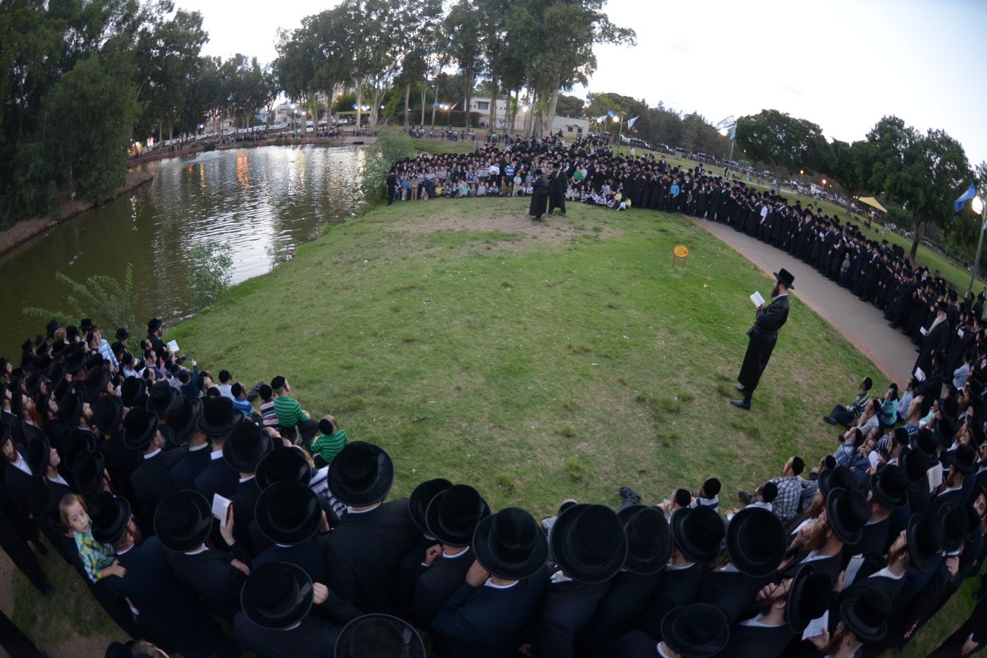 תיעוד: האדמו"ר מויז'ניץ ב'תשליך'