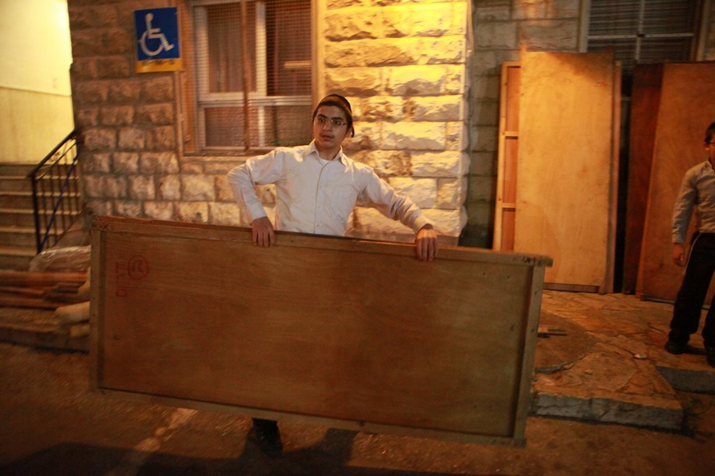 אחרי הצום בונים סוכה • גלריה מירושלים