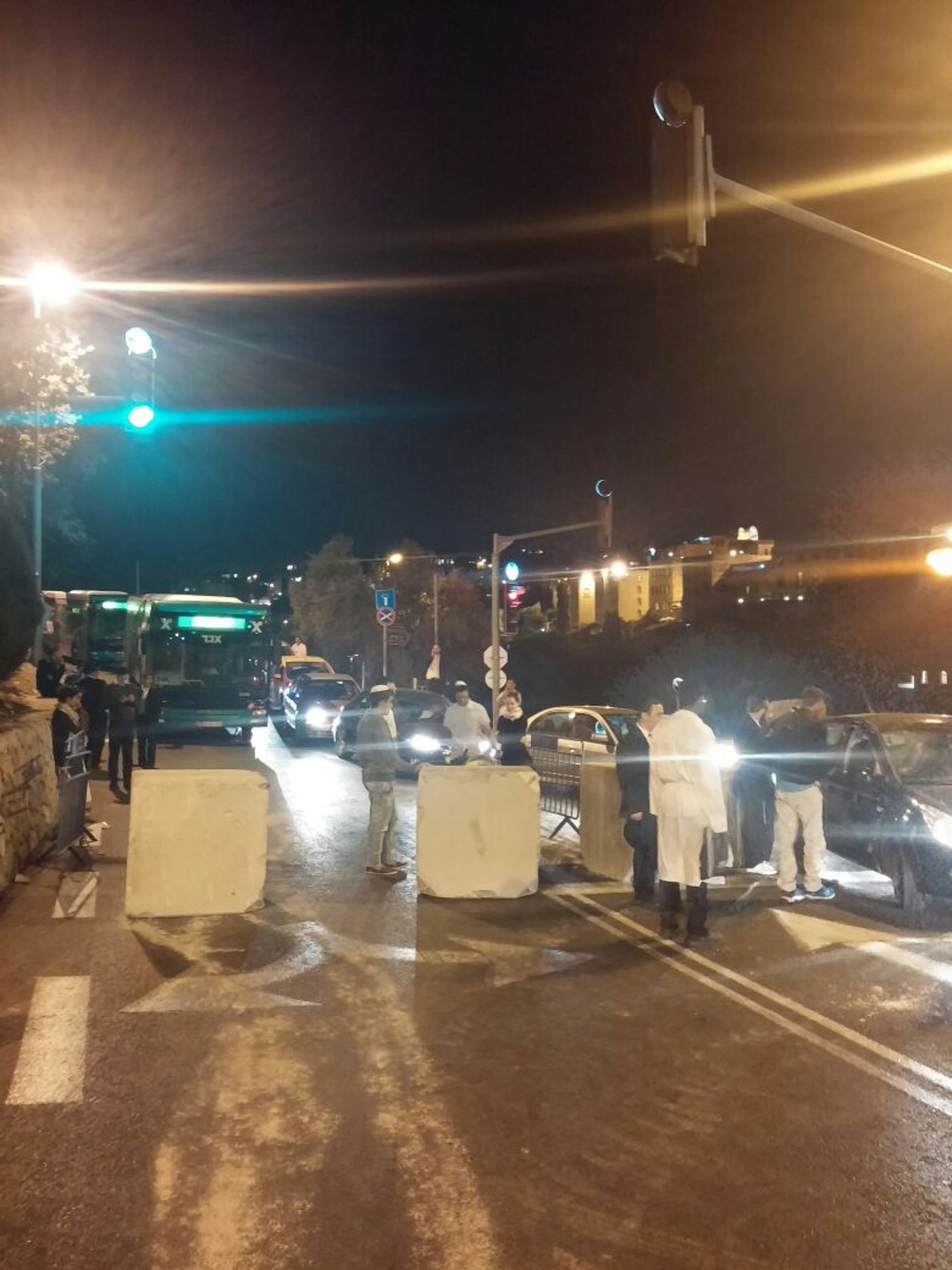 מחסום משטרתי מנע יציאת מתפללים מהכותל המערבי