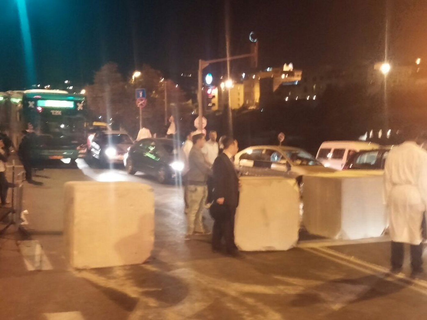 מחסום משטרתי מנע יציאת מתפללים מהכותל המערבי