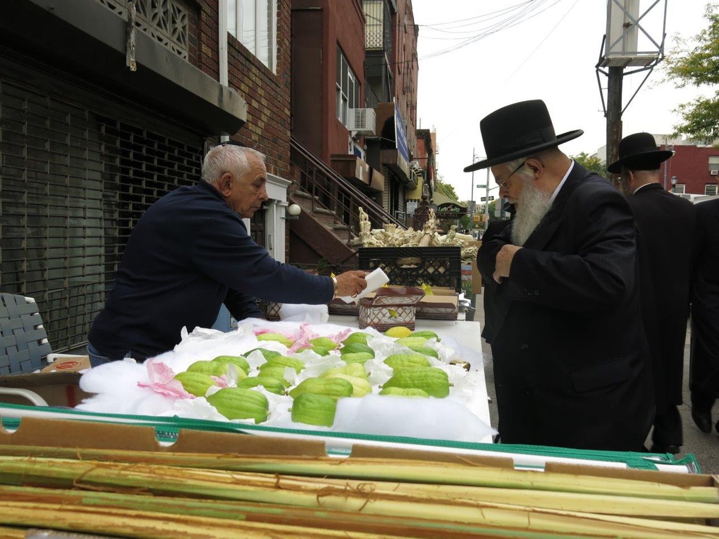 צפו בתיעוד: כך ויליאמסבורג נערכת לסוכות