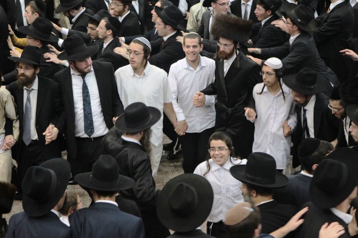 תיעוד: חוגגים שמחת בית השואבה בתולדות אהרן