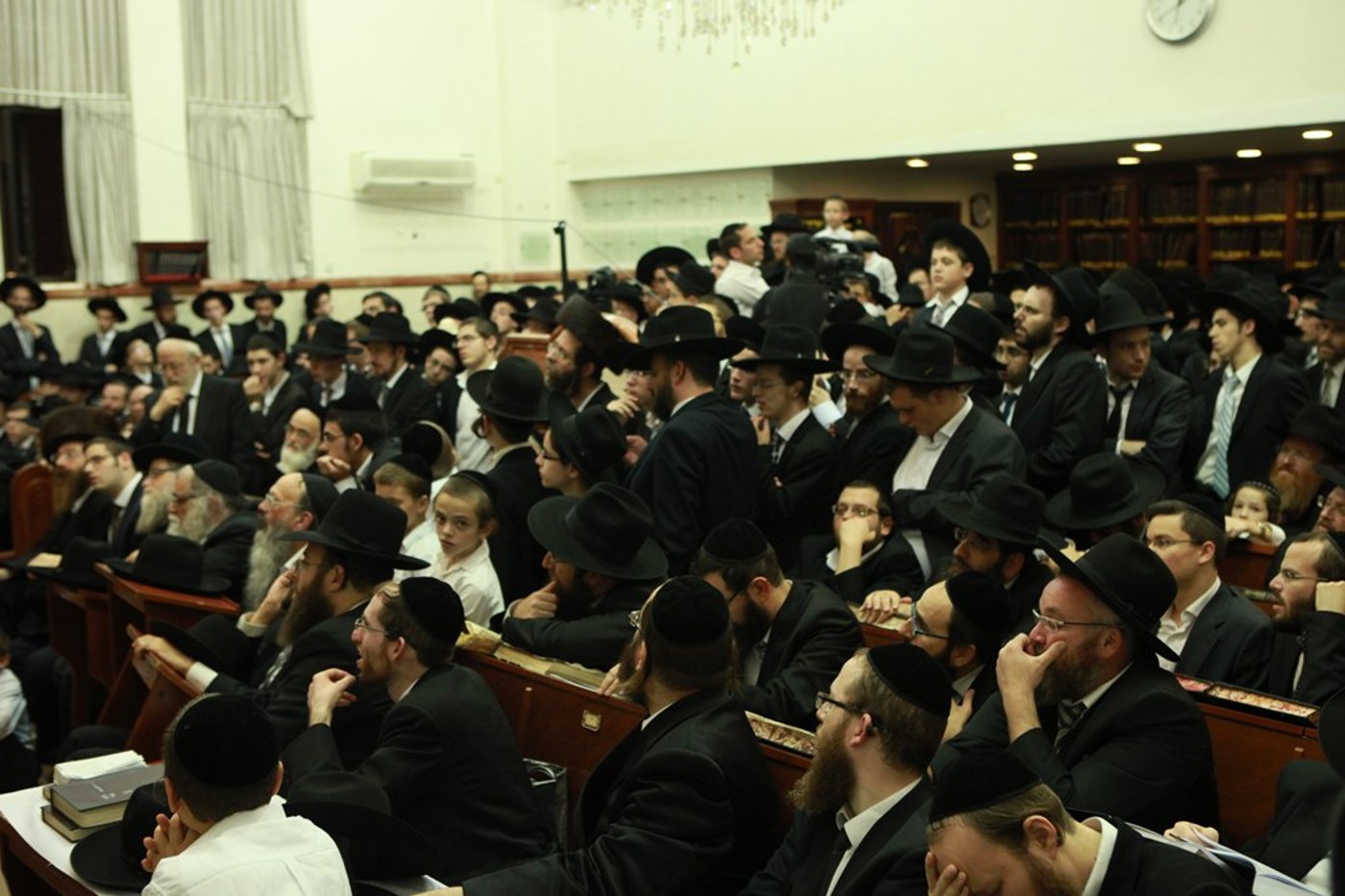 הגר"ש אוירבך במעמד הקבלת פני רבו: 'אחים שלנו רוצים לכלותינו'