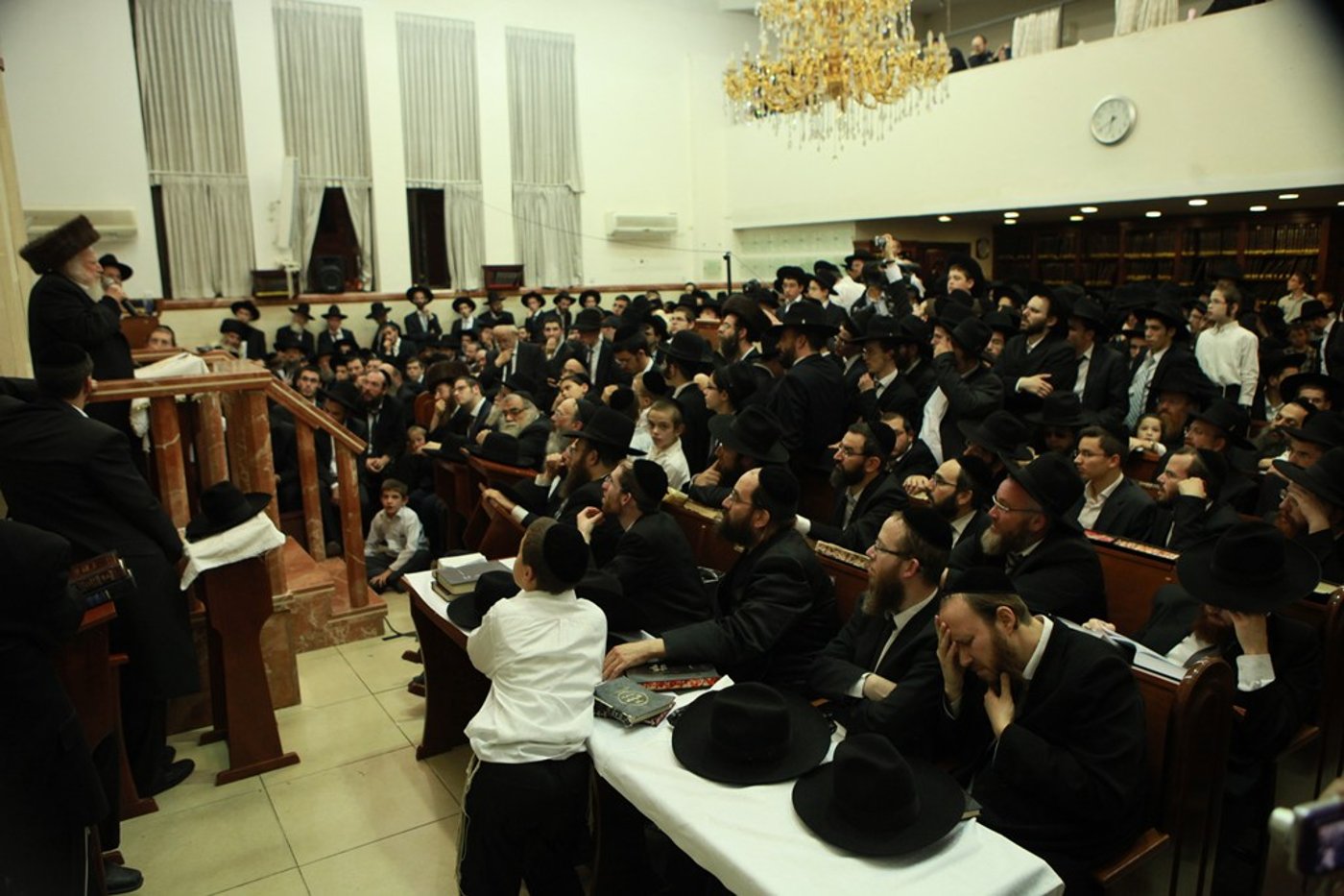 הגר"ש אוירבך במעמד הקבלת פני רבו: 'אחים שלנו רוצים לכלותינו'