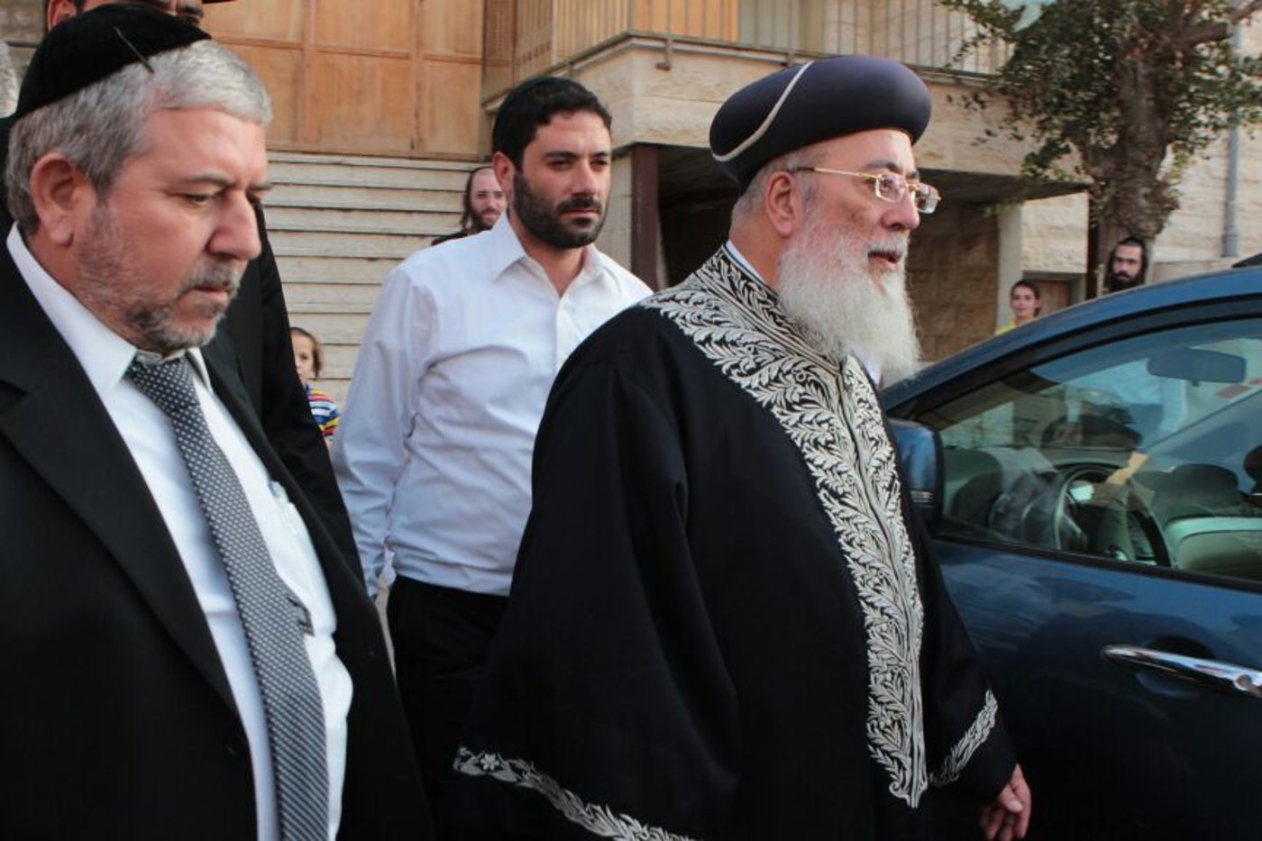 הגר"ש עמאר הגיע לסוכתו של הגאון רבי יצחק יוסף
