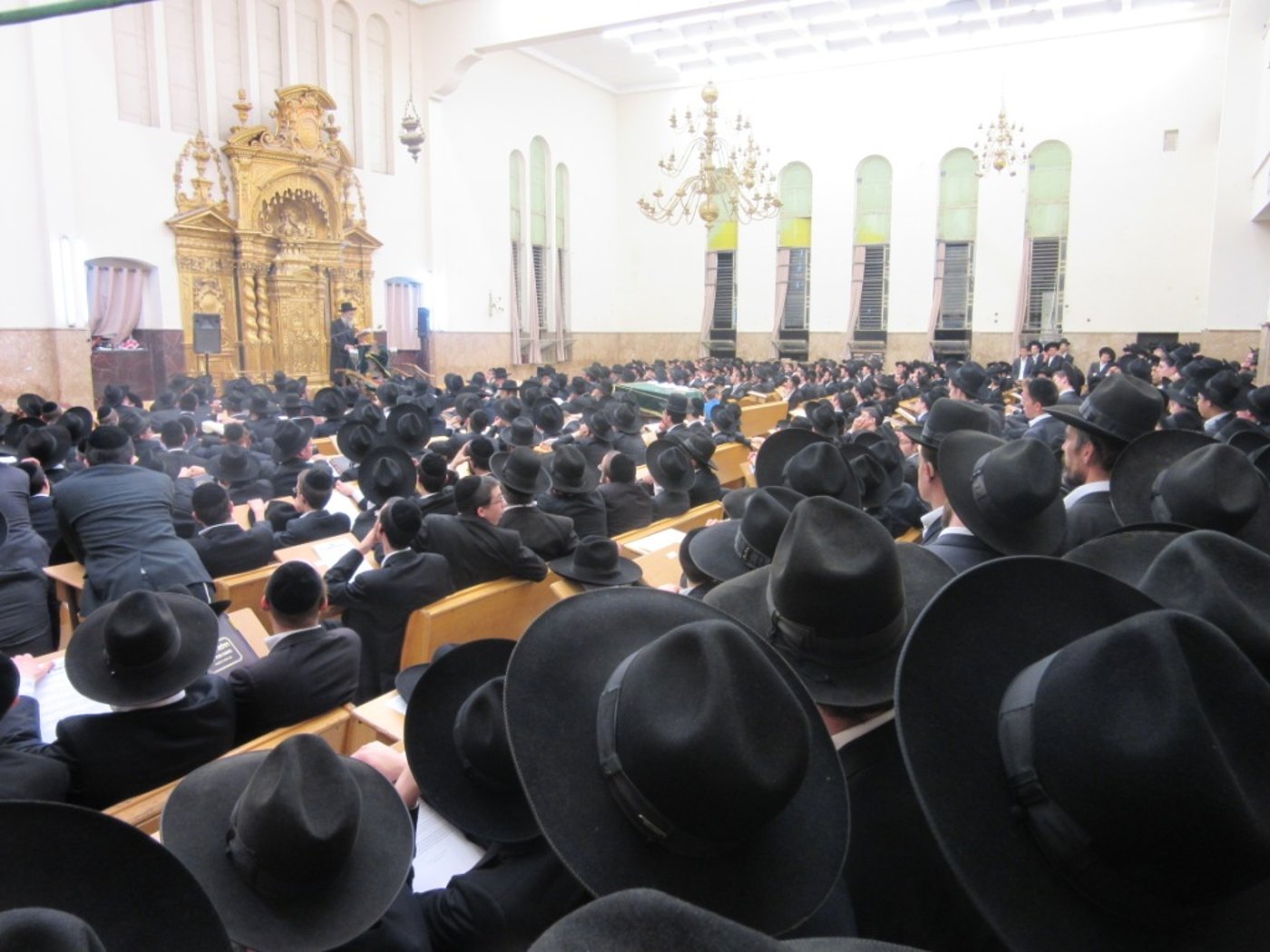 עצרת מחאה בפוניבז': "אסור שאי הסכמה תהפוך לאלימות"