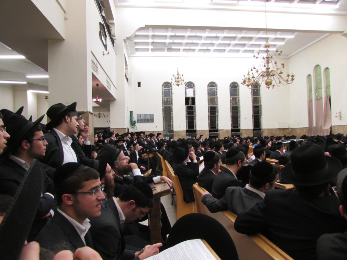 עצרת מחאה בפוניבז': "אסור שאי הסכמה תהפוך לאלימות"