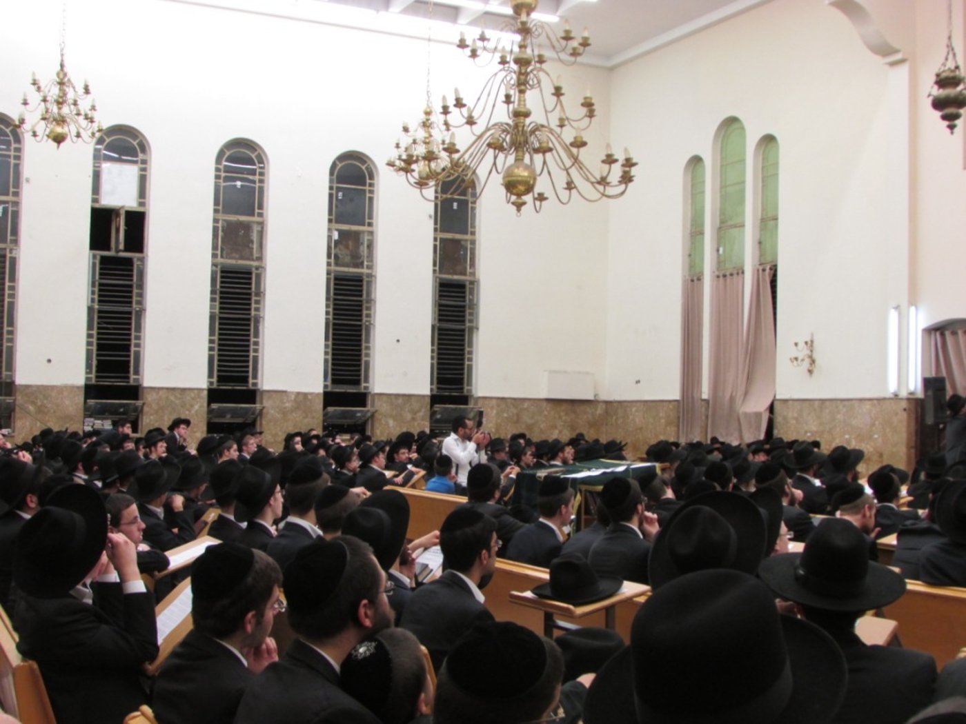 עצרת מחאה בפוניבז': "אסור שאי הסכמה תהפוך לאלימות"