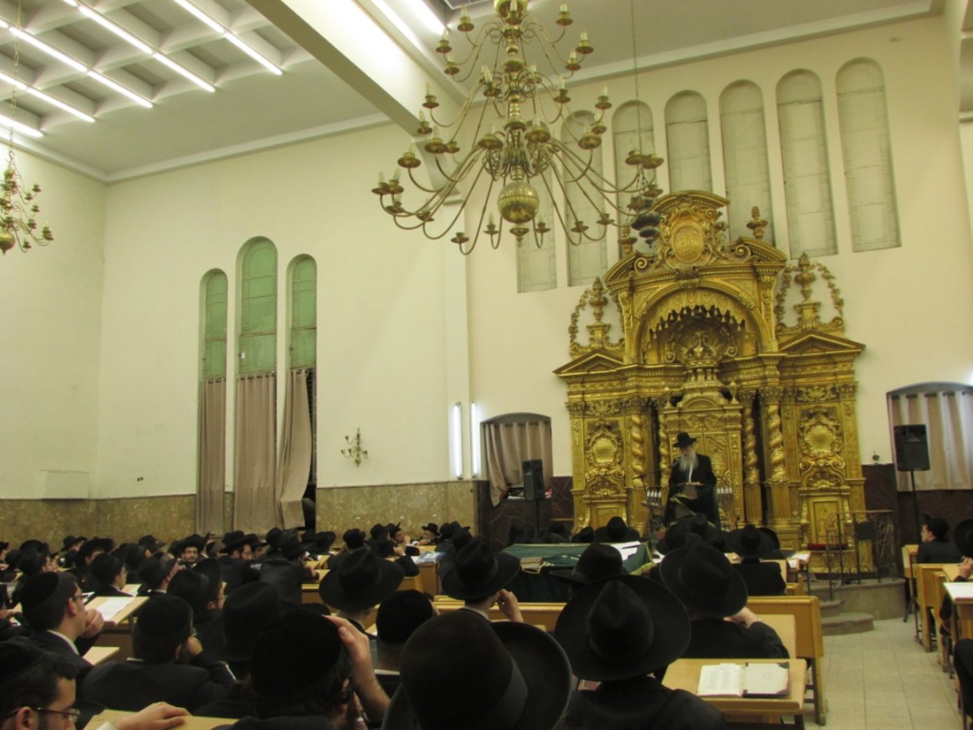 עצרת מחאה בפוניבז': "אסור שאי הסכמה תהפוך לאלימות"