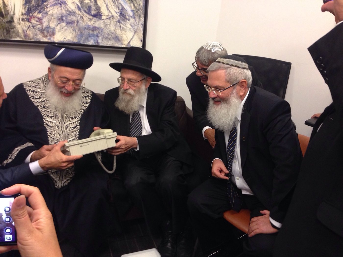 צפו בוידאו: נתניהו מברך את הרבנים הנבחרים שלמה עמאר ואריה שטרן