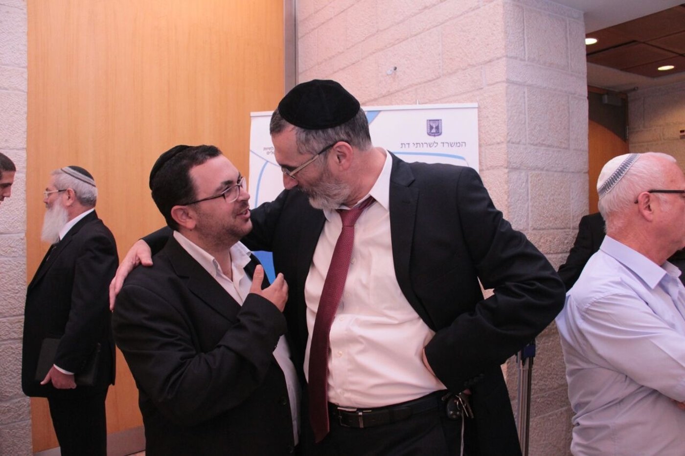 הקרב על רבנות ירושלים: החלה ספירת הקולות • עדכונים שוטפים