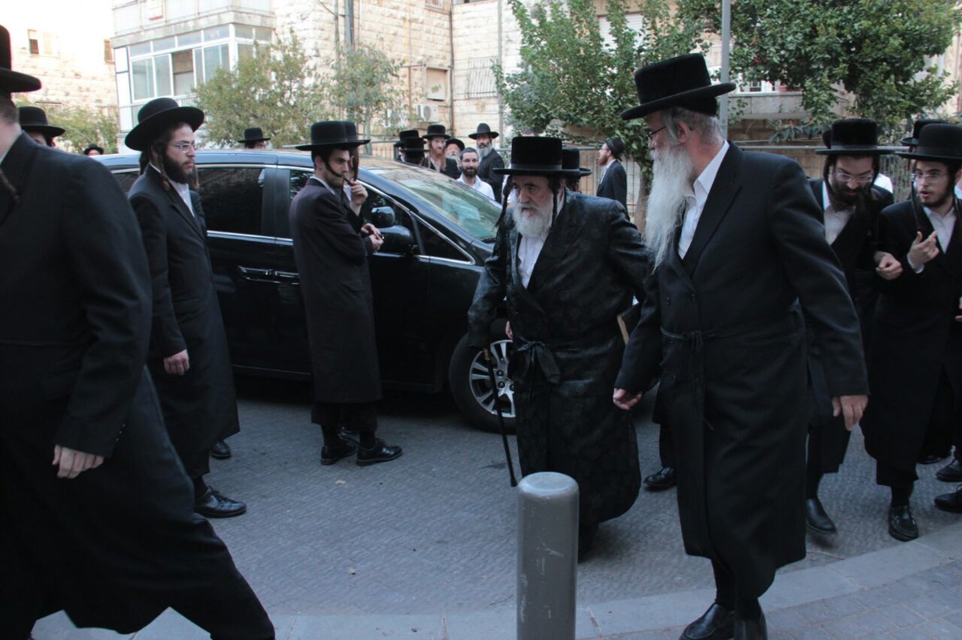 תיעוד: המועצת החסידית מתכנסת
