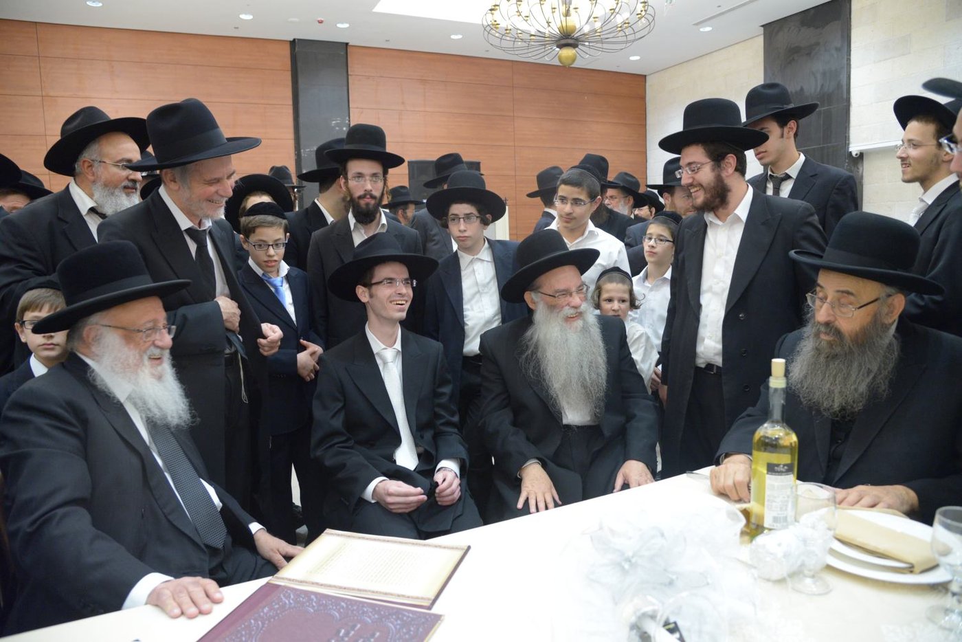 שמחת בית פוניבז' בנישואי נכדי ראשי הישיבה • תיעוד ענק