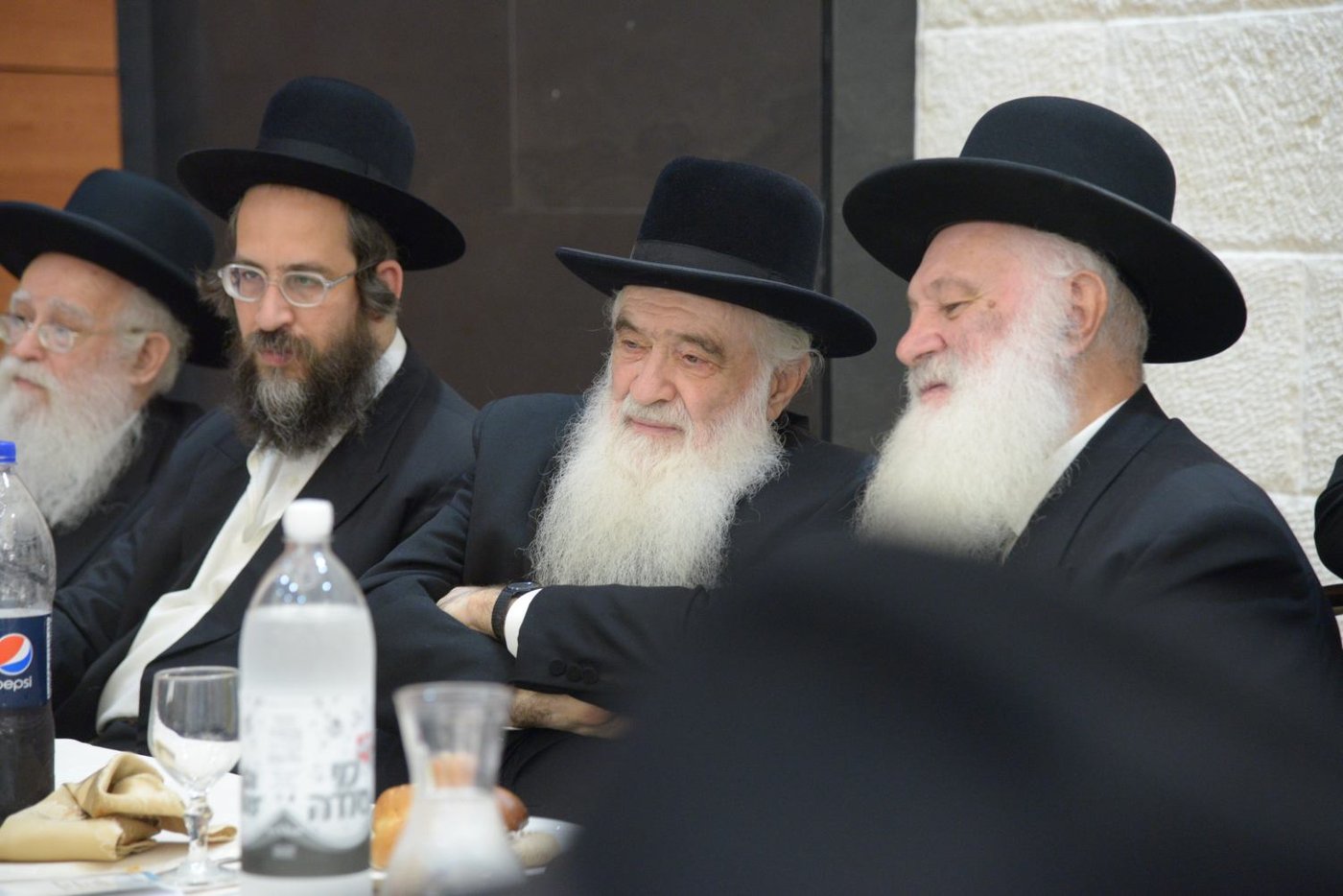שמחת בית פוניבז' בנישואי נכדי ראשי הישיבה • תיעוד ענק