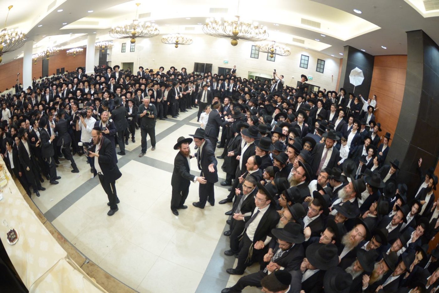 שמחת בית פוניבז' בנישואי נכדי ראשי הישיבה • תיעוד ענק